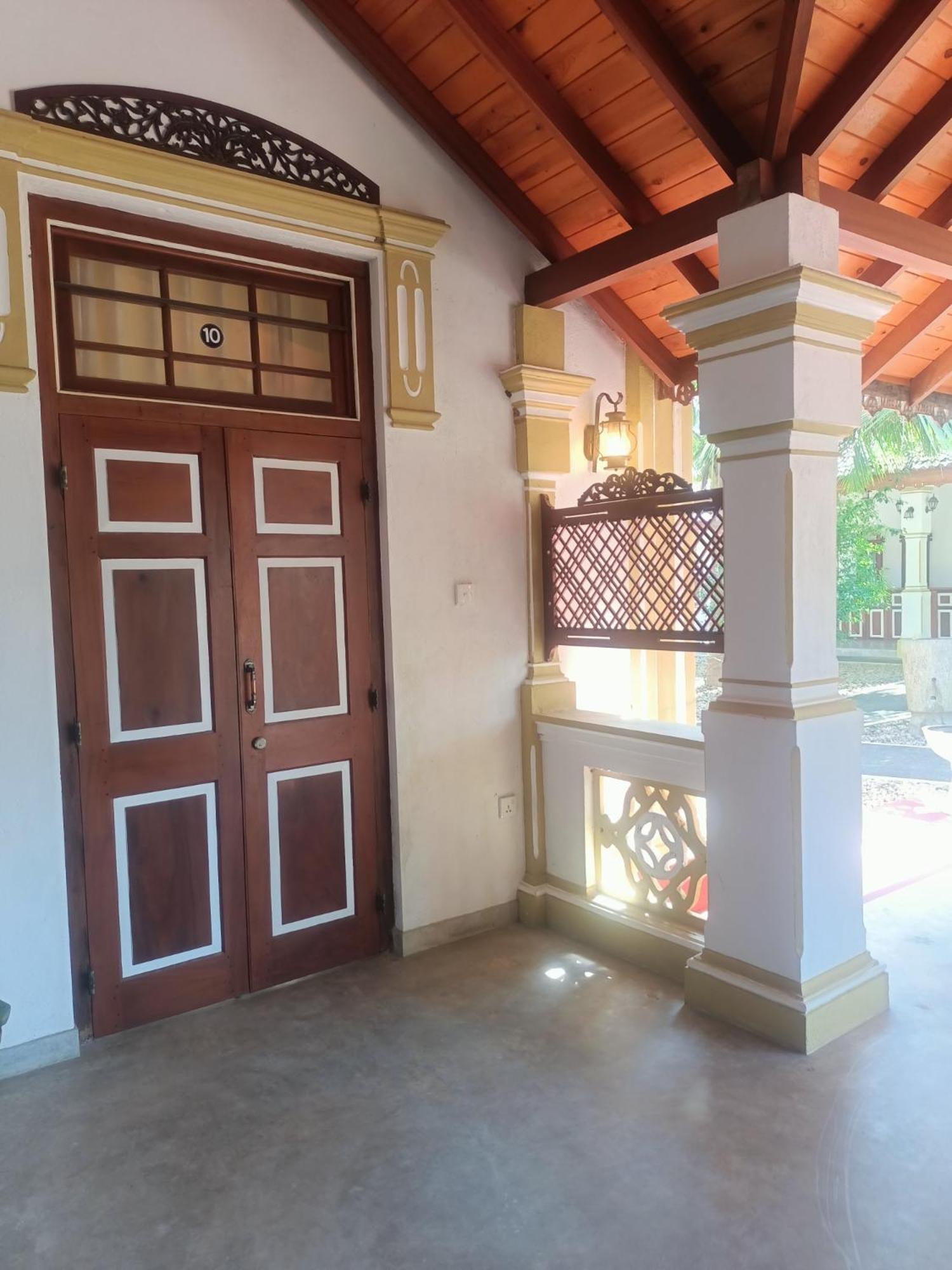 Sandali Walauwa Bentota Esterno foto