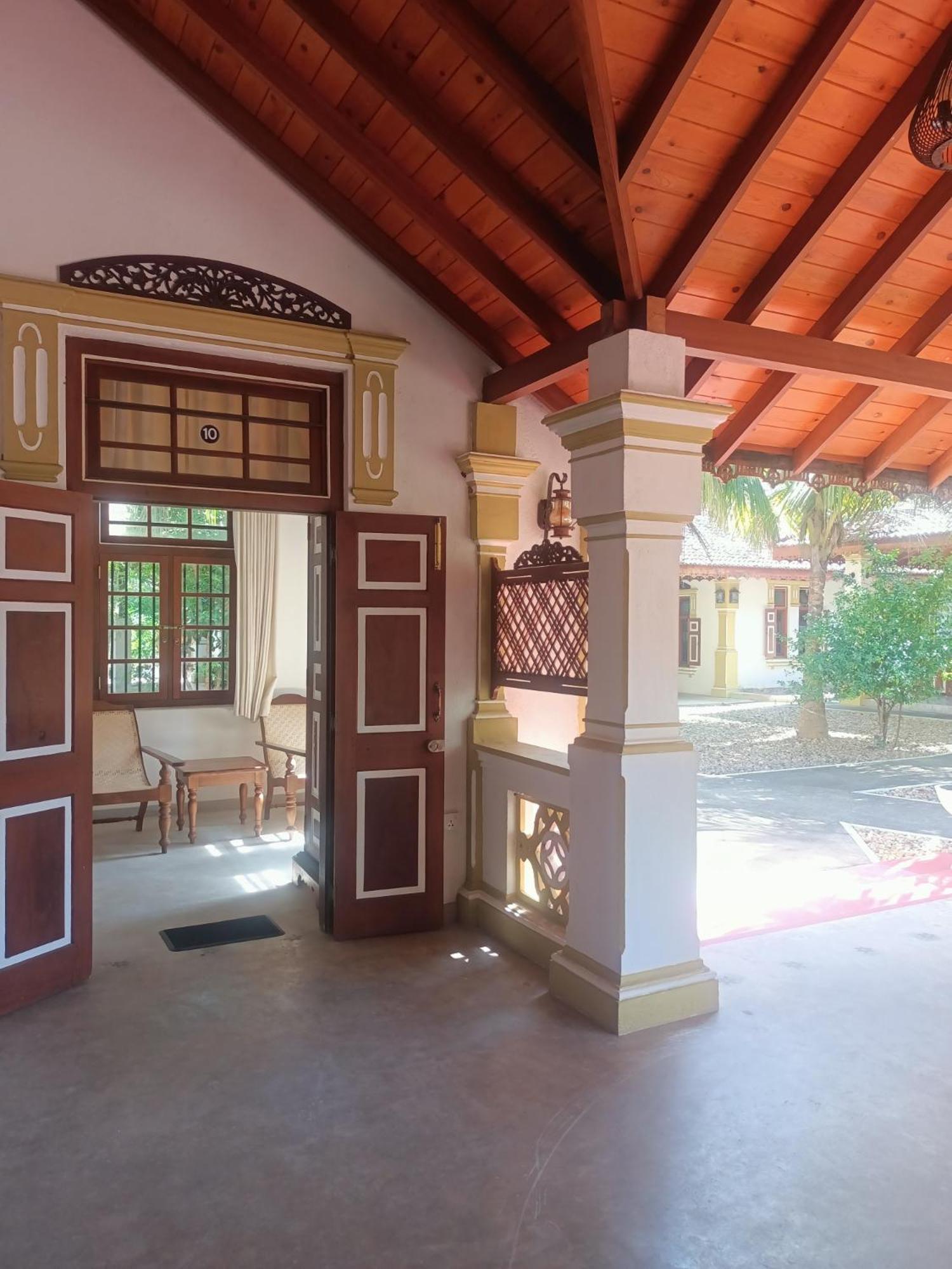 Sandali Walauwa Bentota Esterno foto